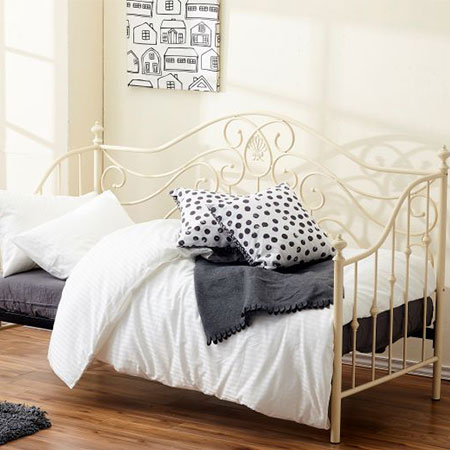 Tempat Tidur Siang Logam - 0114